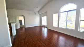 Photo #6: 2521833 Listing