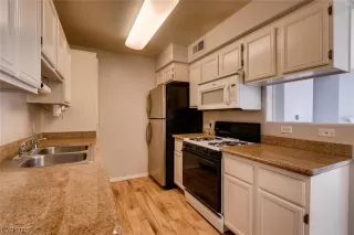 Photo #5: 2521857 Listing 