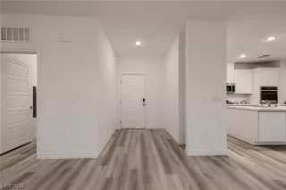 Photo #1: 2521976 Listing