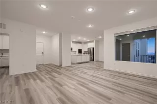 Photo #2: 2521976 Listing