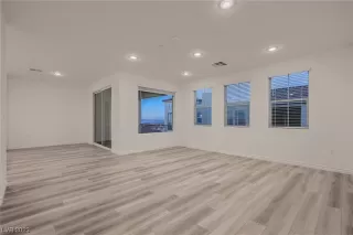 Photo #3: 2521976 Listing