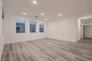 Photo #4: 2521976 Listing