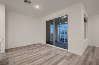 Photo #5: 2521976 Listing