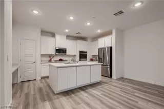 Photo #6: 2521976 Listing