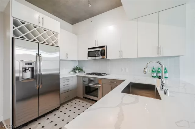 MLS: 2522031 Condo For Sale