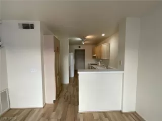 Photo #5: 2522041 Listing 