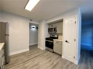 Photo #4: 2522100 Listing