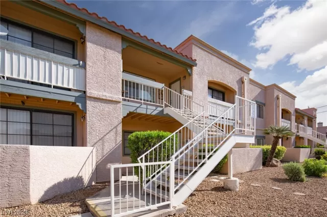 MLS: 2522196 Condo For Sale