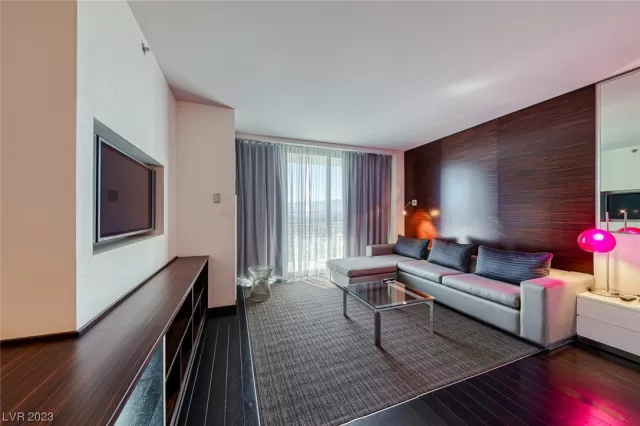 MLS: 2522275 Condo For Sale