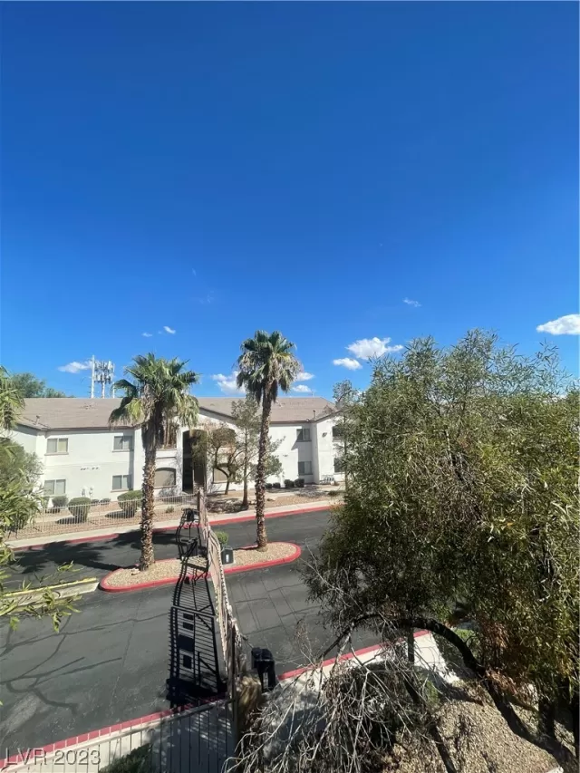 MLS: 2522289 Condo For Sale