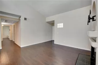 Photo #2: 2522366 Listing