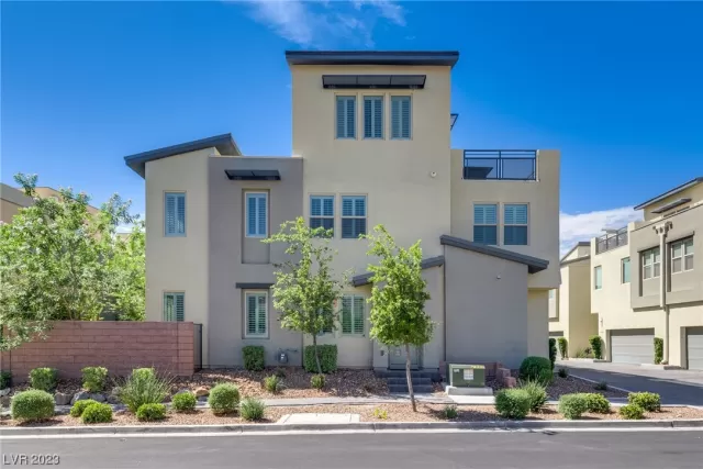 MLS: 2522387 Condo For Sale