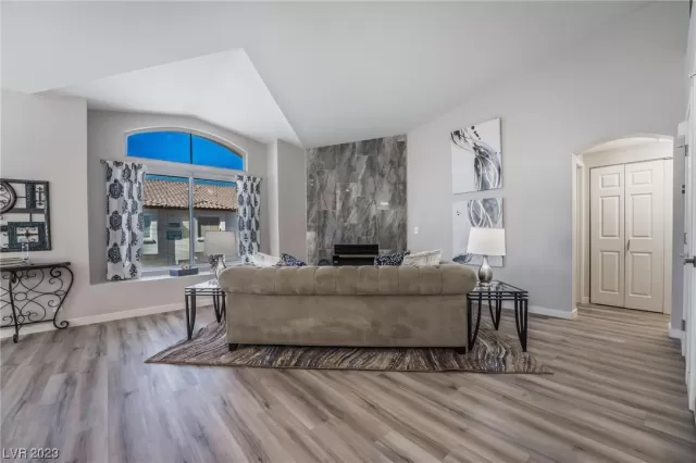 MLS: 2522537 Condo For Sale