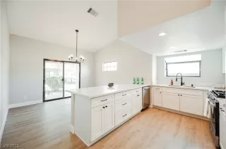 Photo #5: 2522542 Listing