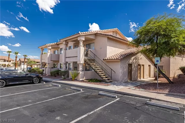 MLS: 2522584 Condo For Sale