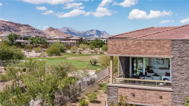 MLS: 2522593 Condo For Sale