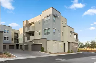 Photo #2: 2522647 Listing