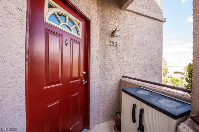 MLS: 2522867 Condo For Sale