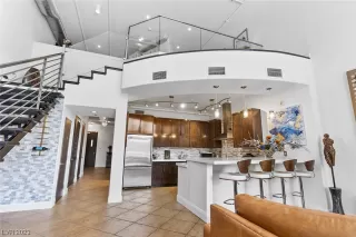 Photo #1: 2522921 Listing 