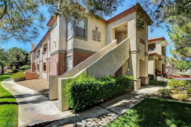 MLS: 2522944 Condo For Sale