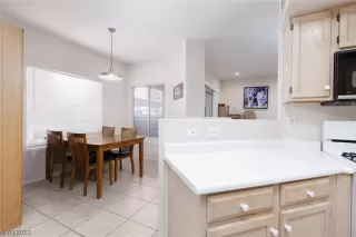 Photo #5: 2523091 Listing