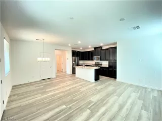 Photo #1: 2523300 Listing 