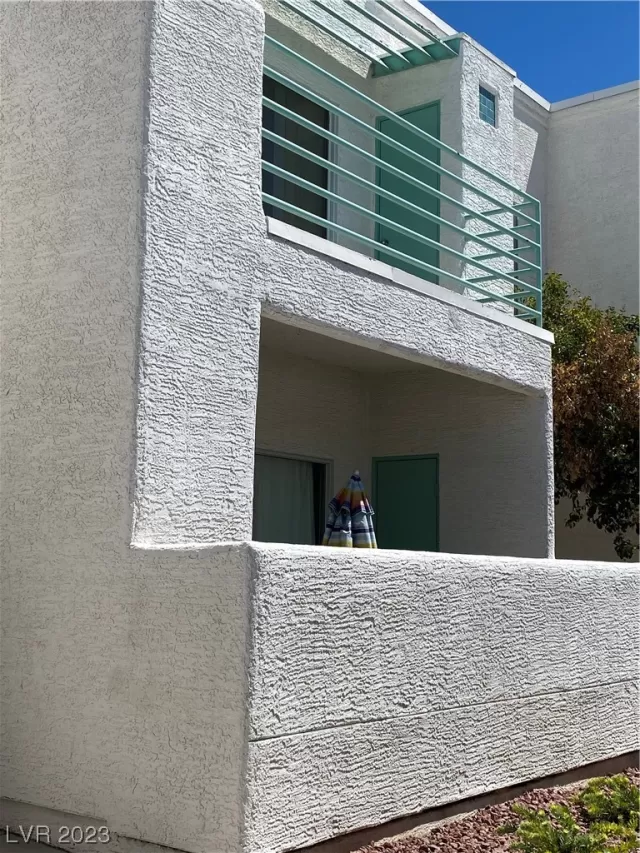 MLS: 2523310 Condo For Sale