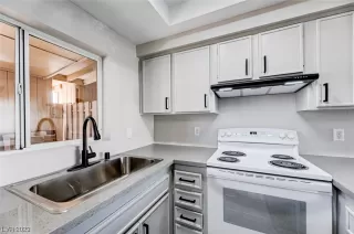 Photo #5: 2523360 Listing