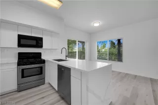 Photo #4: 2523406 Listing