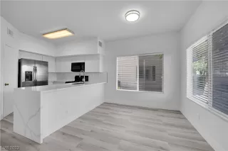 Photo #5: 2523406 Listing