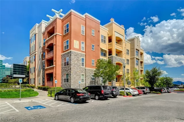 MLS: 2523508 Condo For Sale