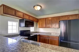 Photo #1: 2523606 Listing