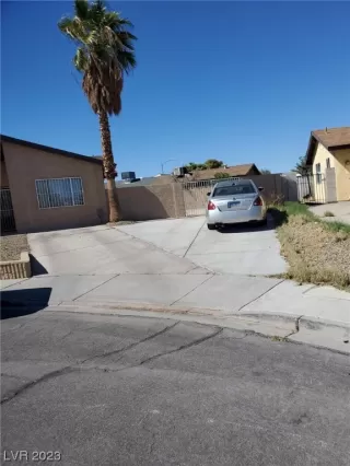 Photo #2: 2523616 Listing