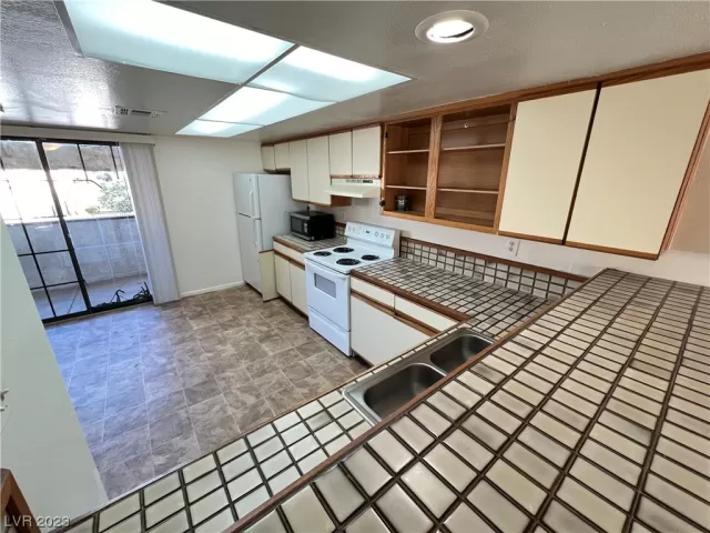 MLS: 2523725 Condo For Sale