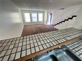 Photo #1: 2523725 Listing