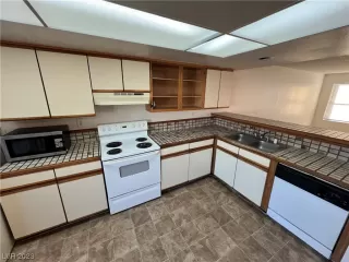 Photo #4: 2523725 Listing