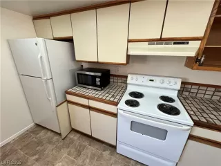 Photo #5: 2523725 Listing