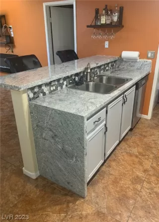 Photo #5: 2523782 Listing