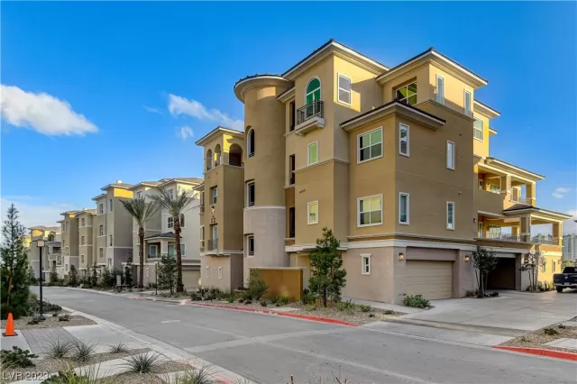 MLS: 2523898 Condo For Sale