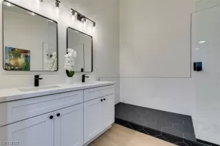 Photo #5: 2523946 Listing