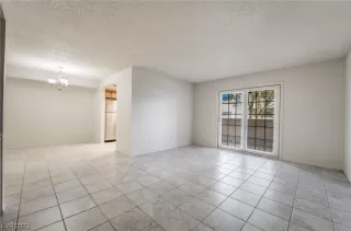 Photo #6: 2523961 Listing