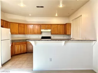 Photo #5: 2523983 Listing