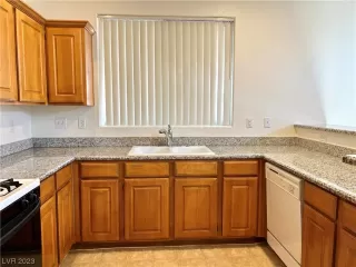 Photo #6: 2523983 Listing