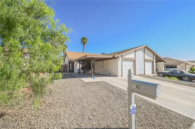 MLS: 2524028 Condo For Sale