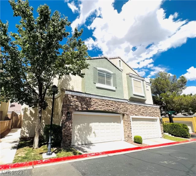 MLS: 2524065 Condo For Sale