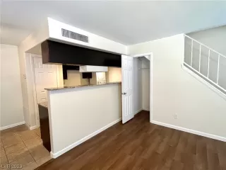 Photo #5: 2524067 Listing 