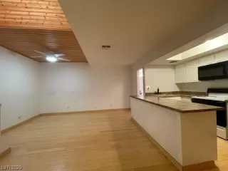 Photo #5: 2524099 Listing 