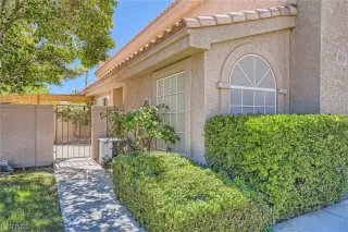 Photo #3: 2524105 Listing