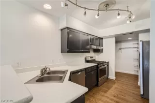 Photo #5: 2524105 Listing