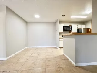 Photo #6: 2524107 Listing